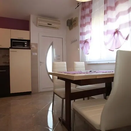 Hotel Akvarij - One Bedroom Baska (Krk)